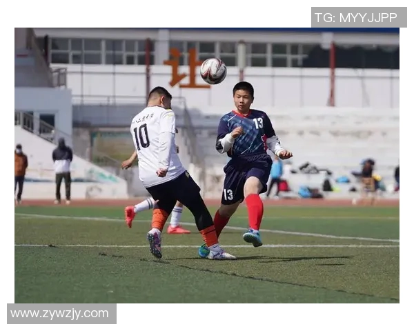 光着脚的足球明星如何在绿茵场上展现独特魅力与非凡技艺