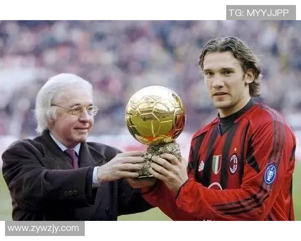 足球明星佩戴独特帽子展现个性魅力的精彩瞬间