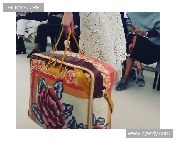 足球明星时尚新宠手拿包引领潮流风尚成为球场外的亮点与话题